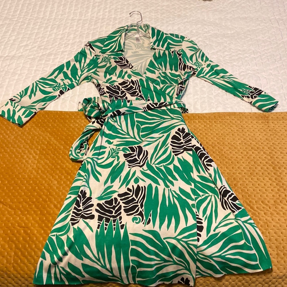 DVF wrap dress sz 8